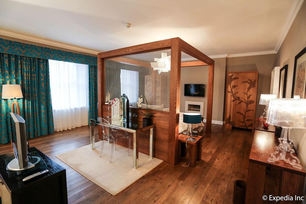 Tigerlily Hotel