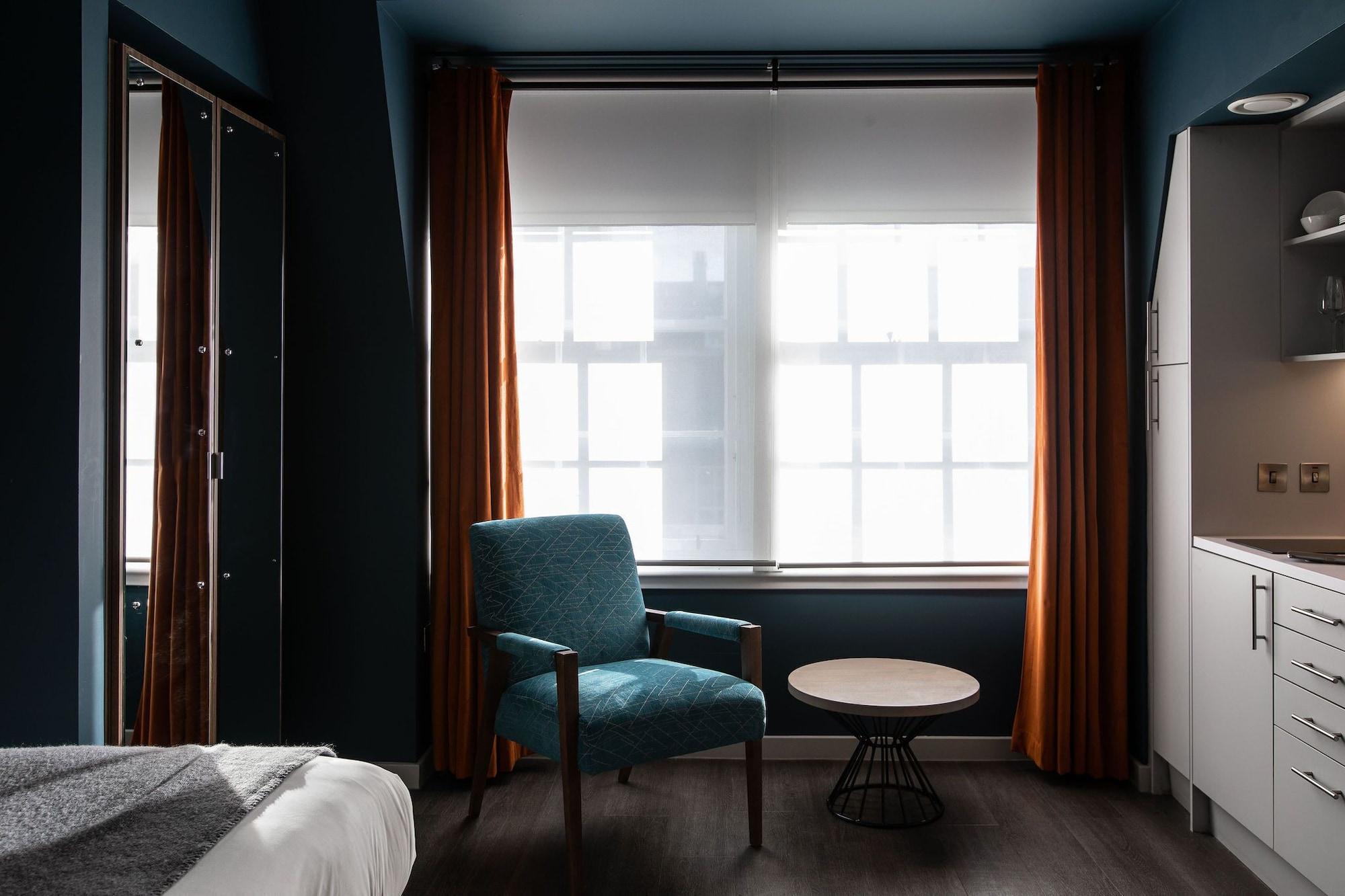 Heeton Concept Queen Street Aparthotel 4*