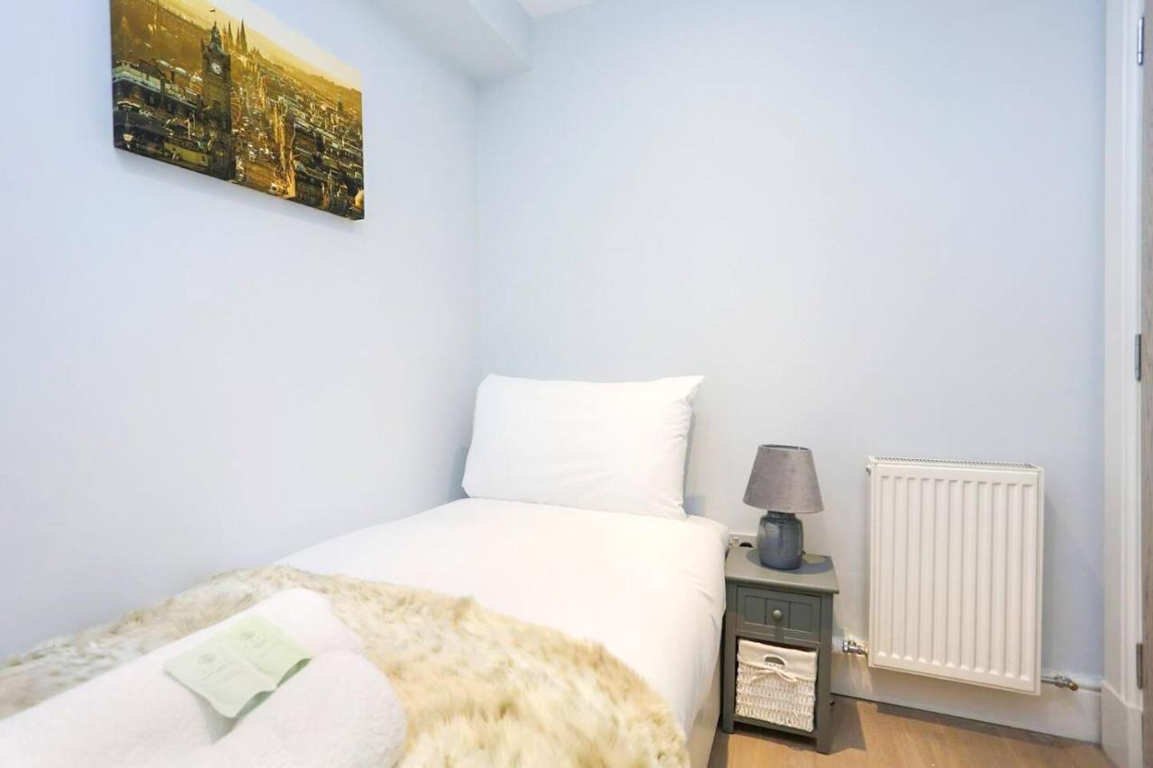 Modern 3 Bedroom Apartment, West End EDI
