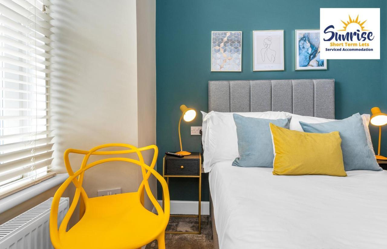 Leith Walk, Is 3 Rooms, King Beds With Tvs, Central Location, Albert Place, Wifi, Sleeps 6, Great For Contractors, Business, Relocation, Groups, Long Stays Welcome, Weekly Or Monthly, Just Ask Sunriseshortlets * Edinburgh