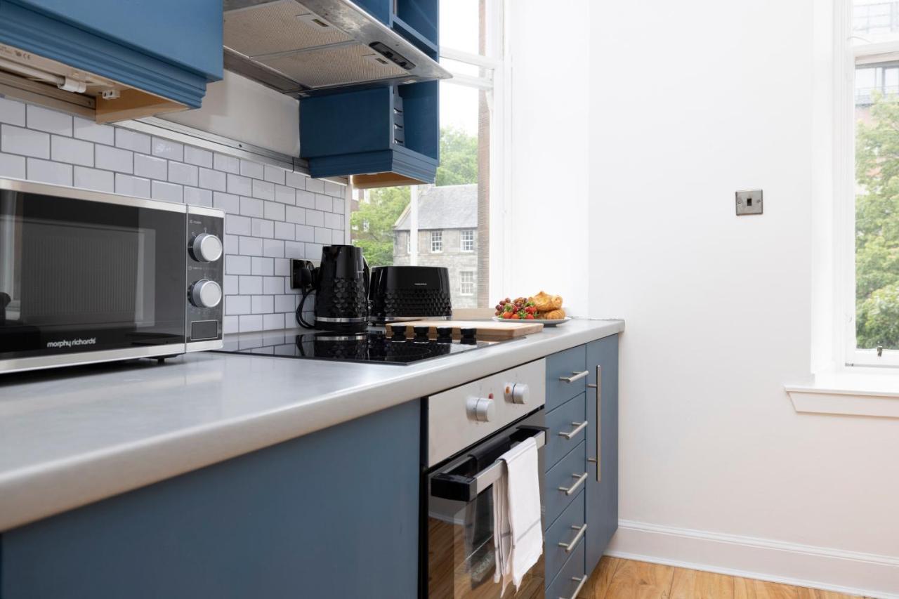 Joivy Glamorous1-bed Flat Overlooking Grassmarket Edinburgh