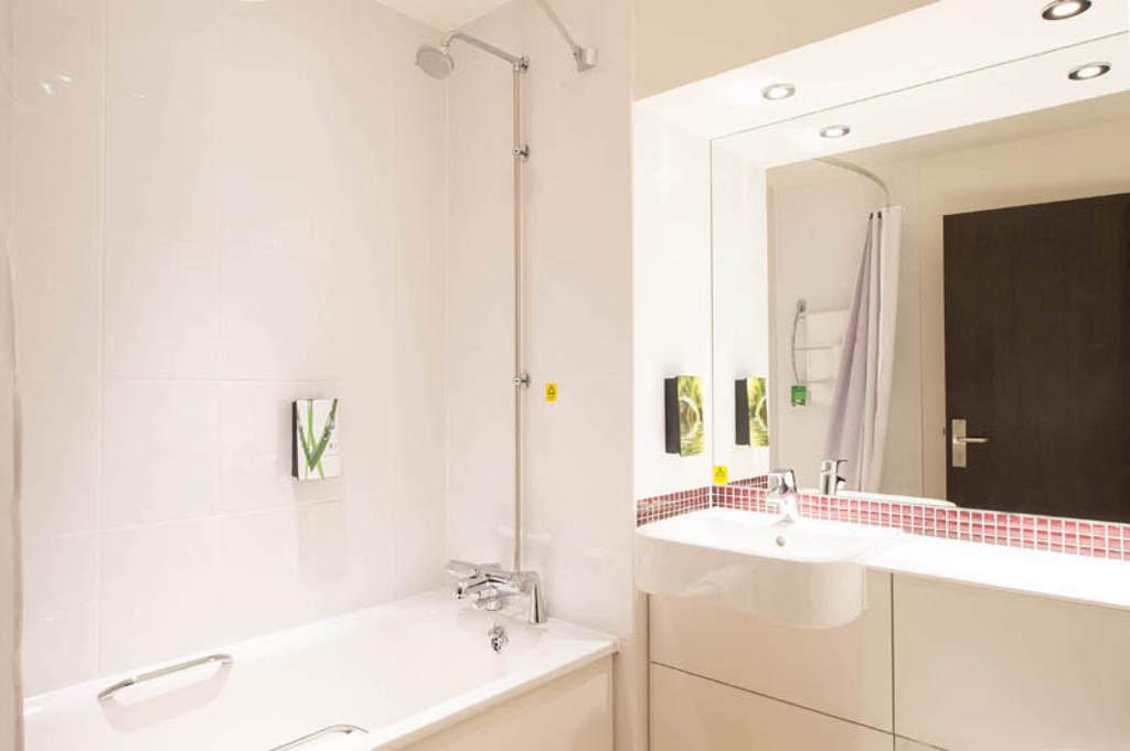 Premier A1 - Newcraighall Hotel Edinburgh
