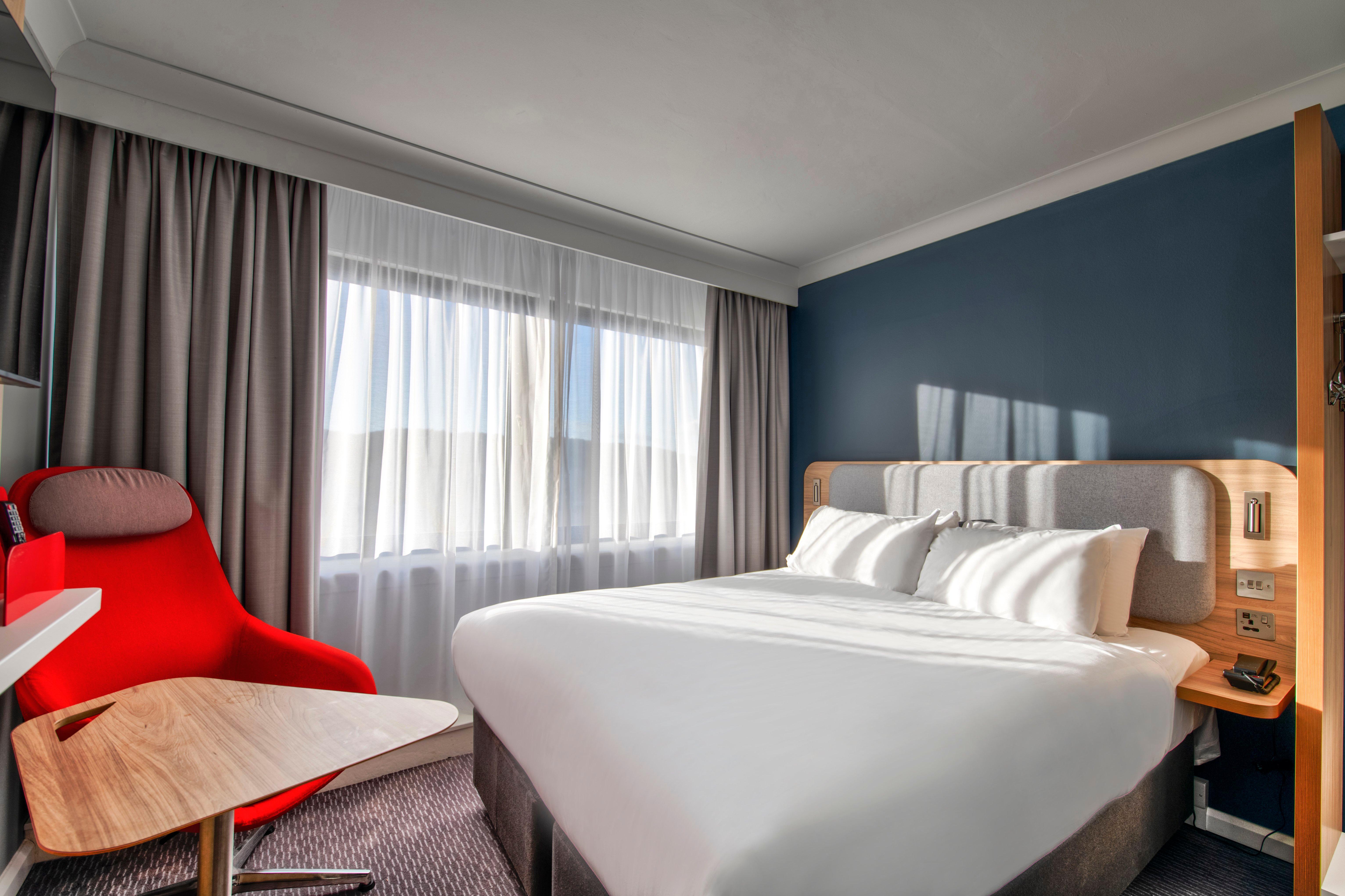 Express West By Ihg Hotel 3*