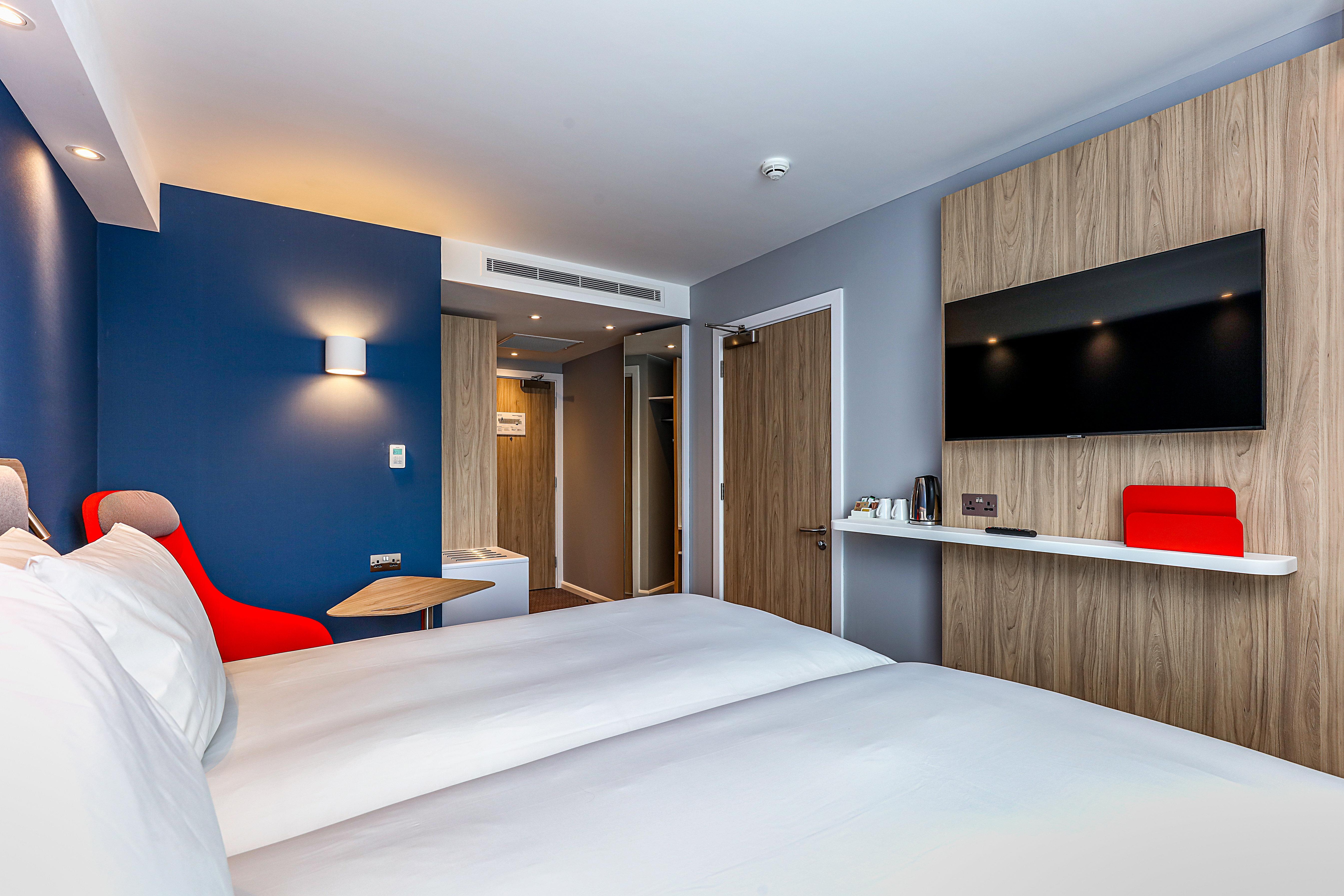 Express West By Ihg Hotel 3*
