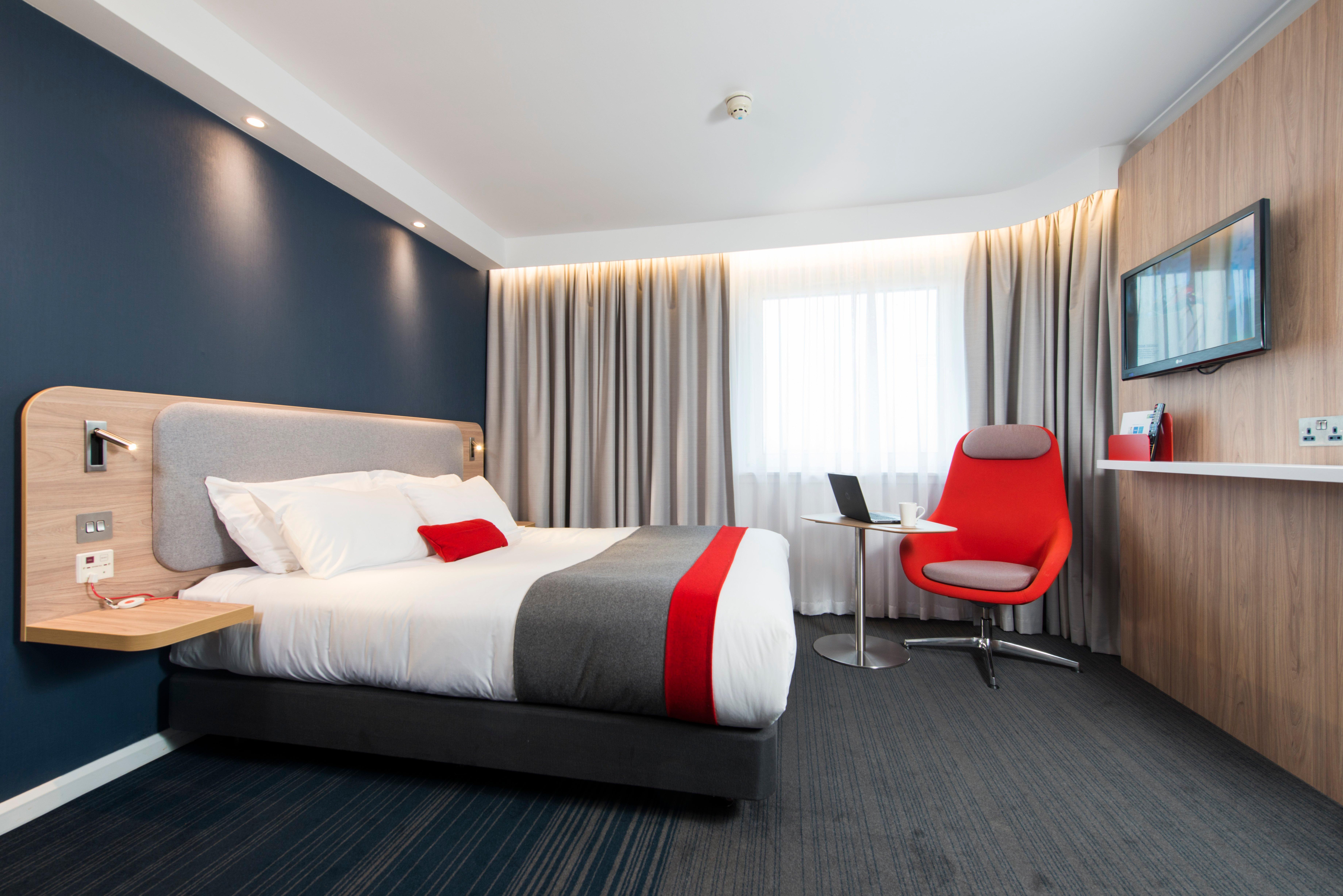 Express West By Ihg Hotel