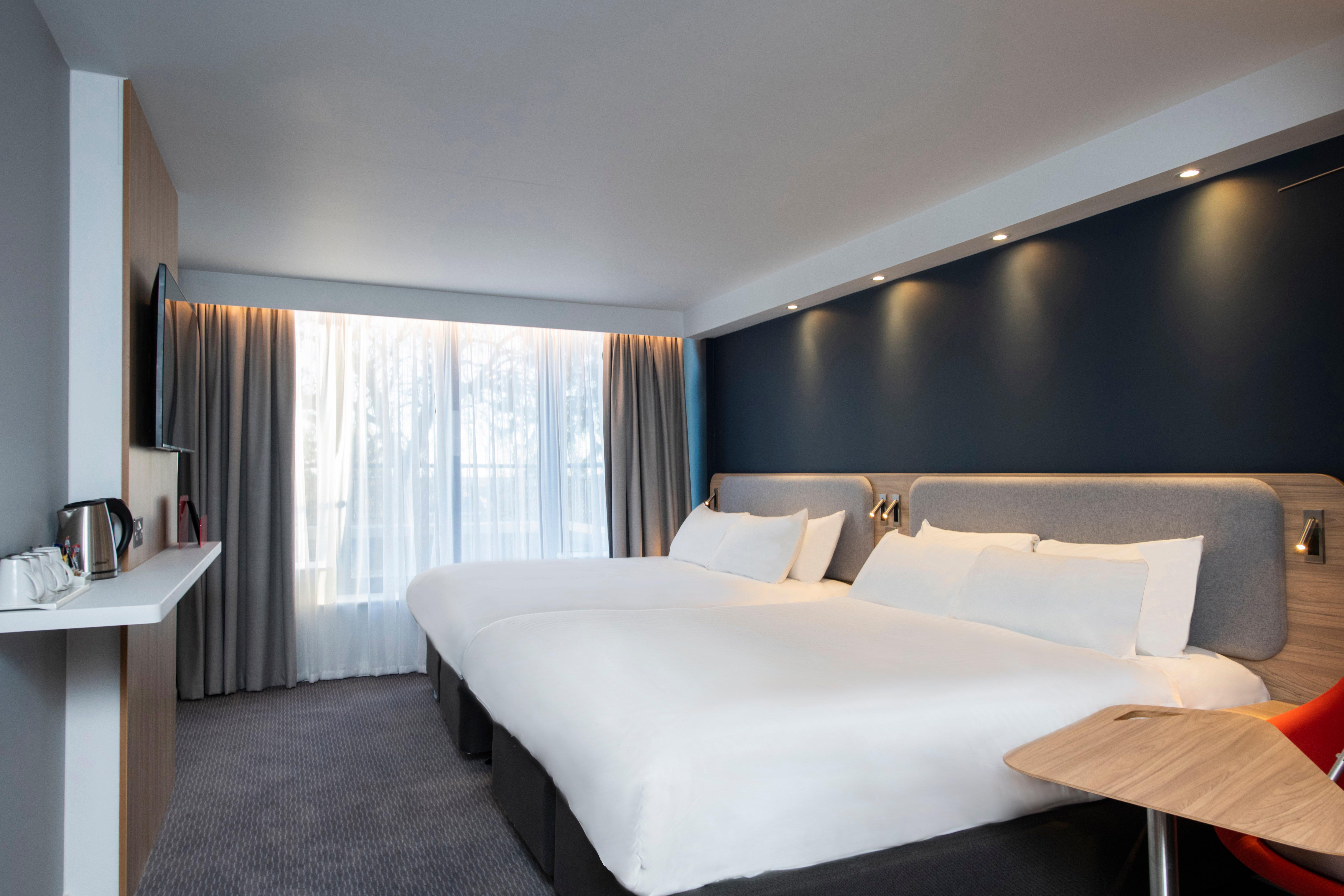 Express West By Ihg Hotel 3*