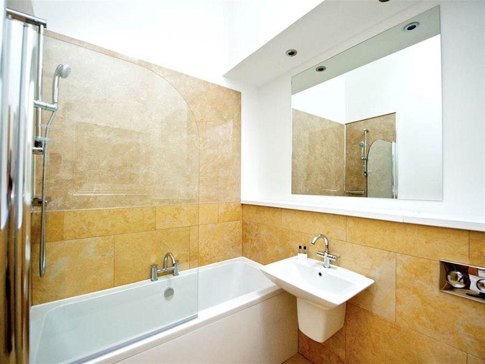 Staycity West End Aparthotel 4*