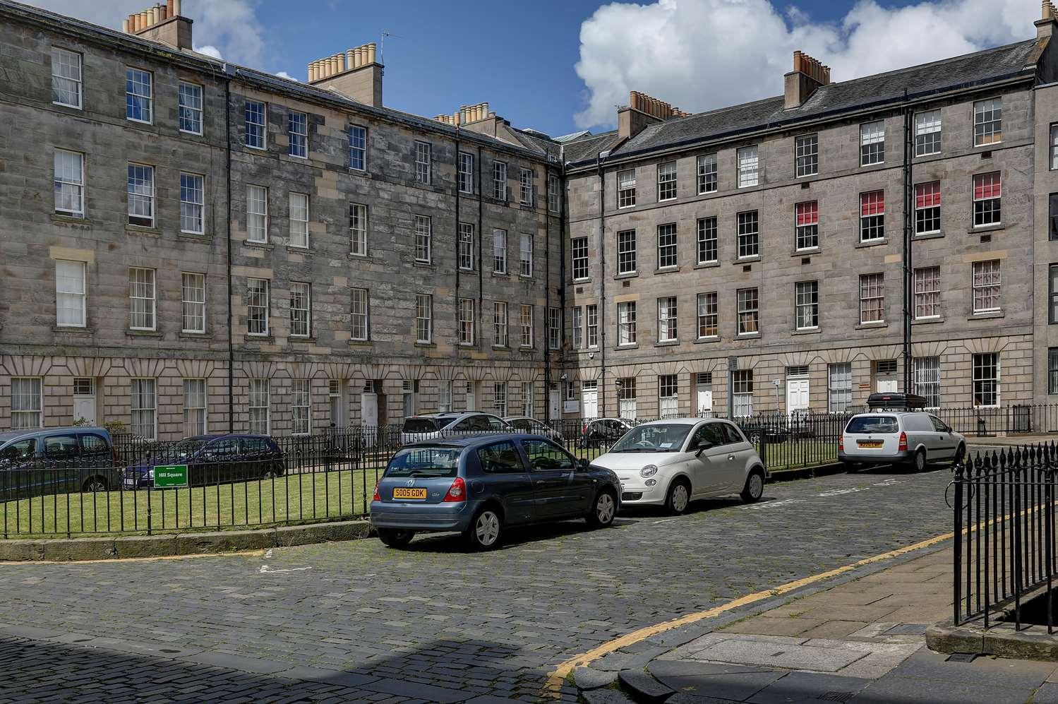 Hill Place 4*