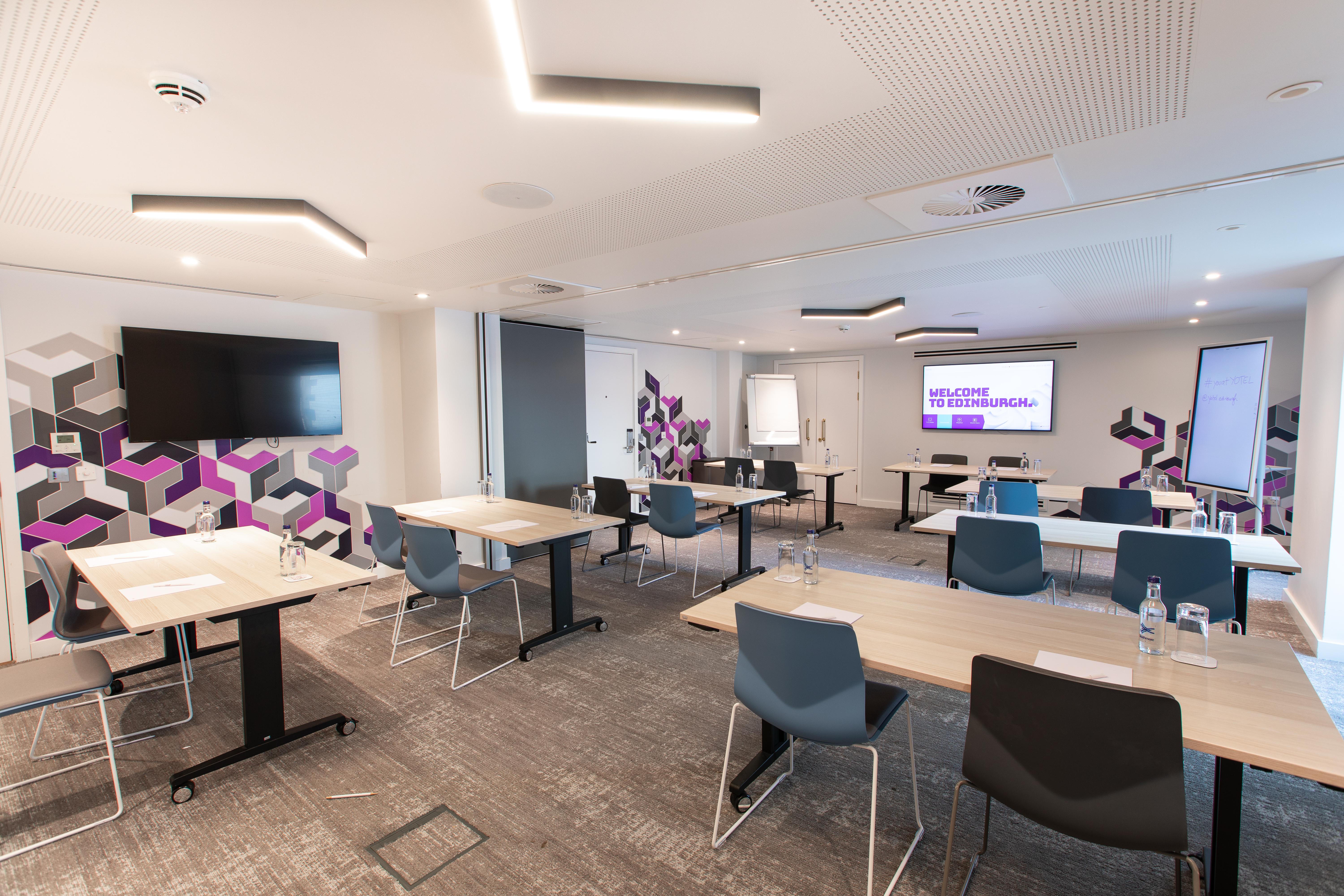 Yotel 4*