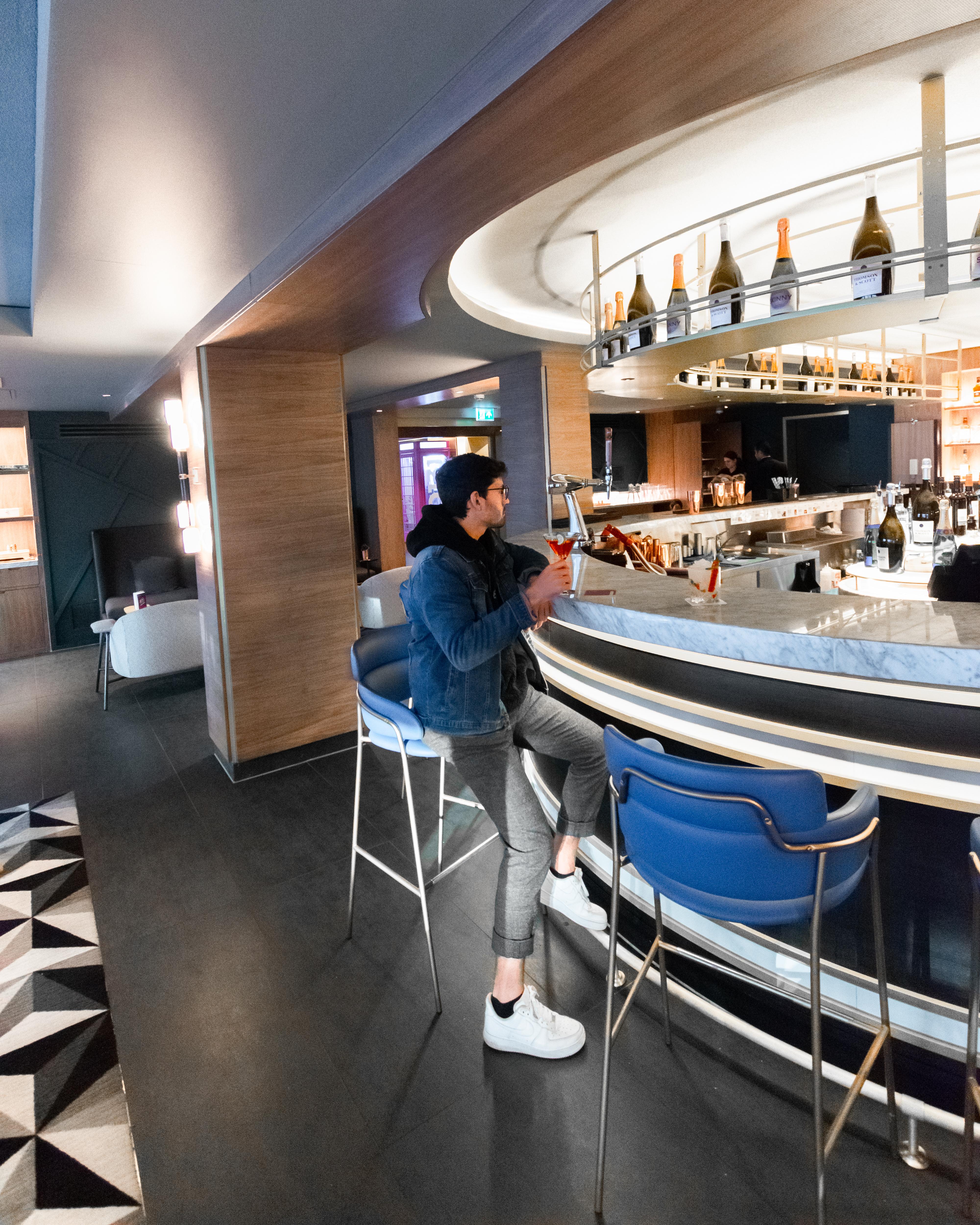 Yotel 4*
