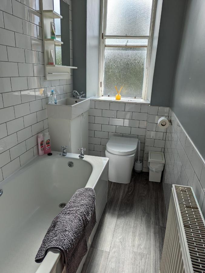 Cozy 2 Double Bedroom Flat In The Heart Of Leith *