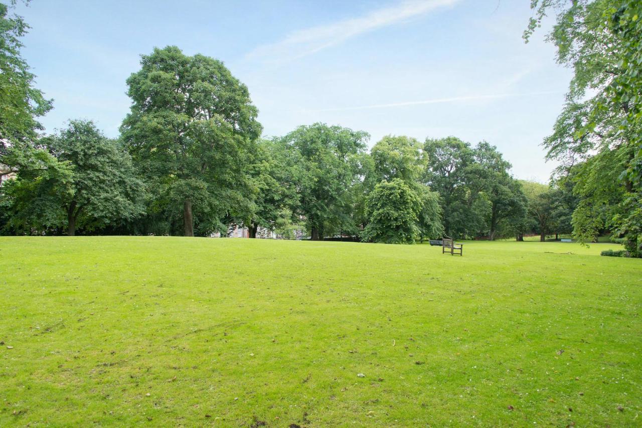 Super King Garden With En-suite EDI