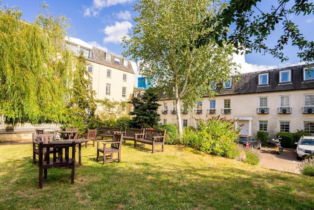 Central, Bright 2 Bed Flat - Pool & Sauna * Edinburgh