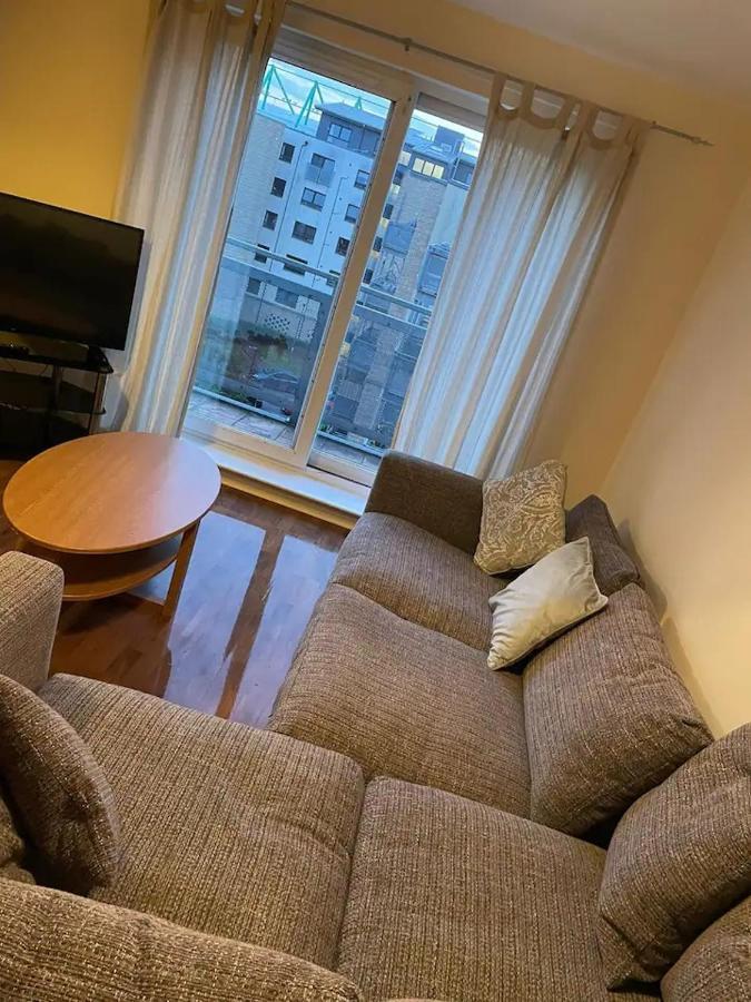 Leith/easter Rd Secure Parking. Apartment *