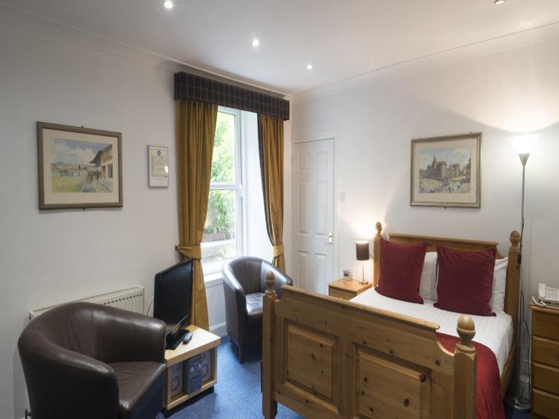 Fountain Court - Morrison 3*