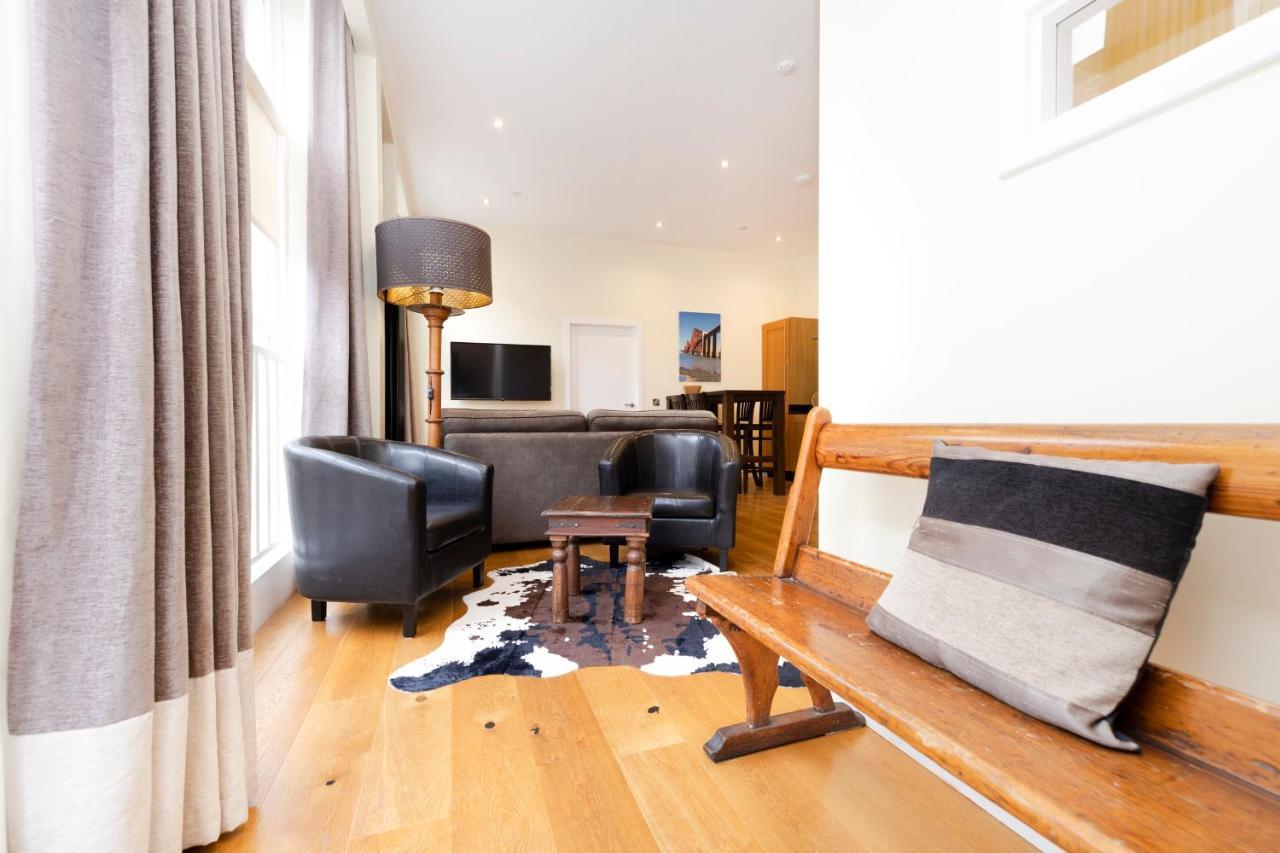 Joivy 1 Bed Flat In Old Town, Next To St Giles Cathedral Edinburgh