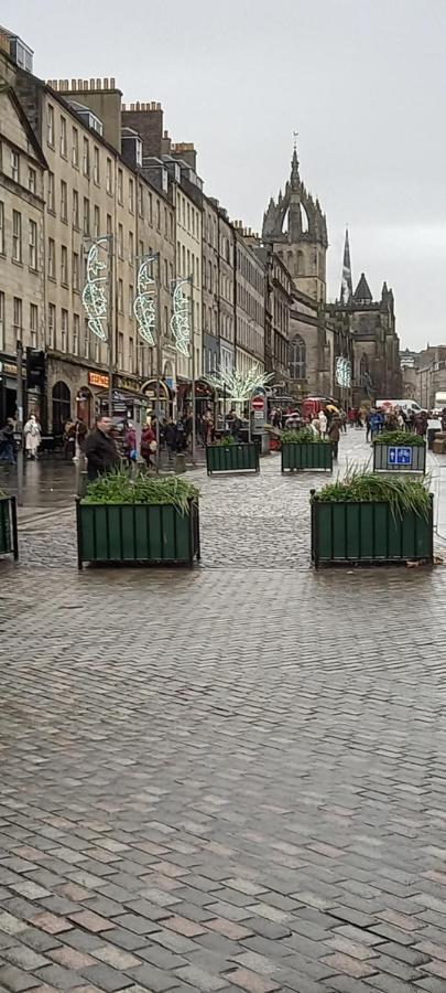 Flat Centre Of Town North Bridge * EDI