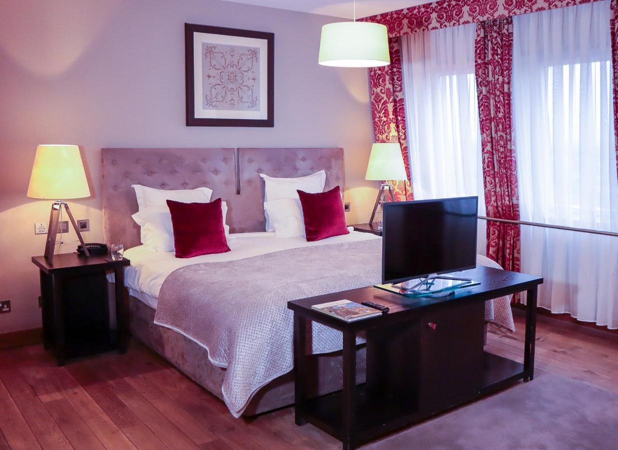 Tigerlily Hotel