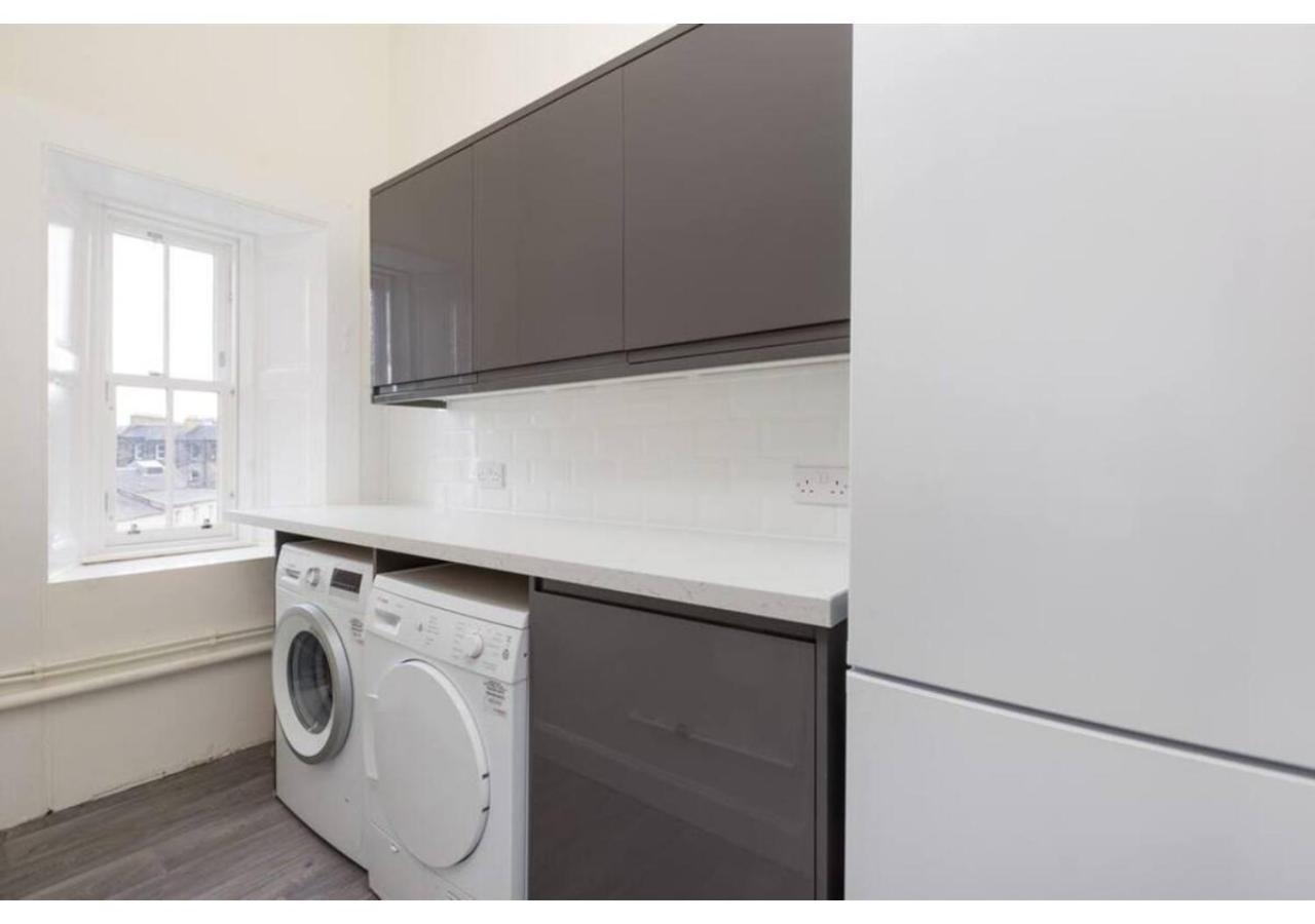 Joivy Elegant 3-bed Flat Near Castle