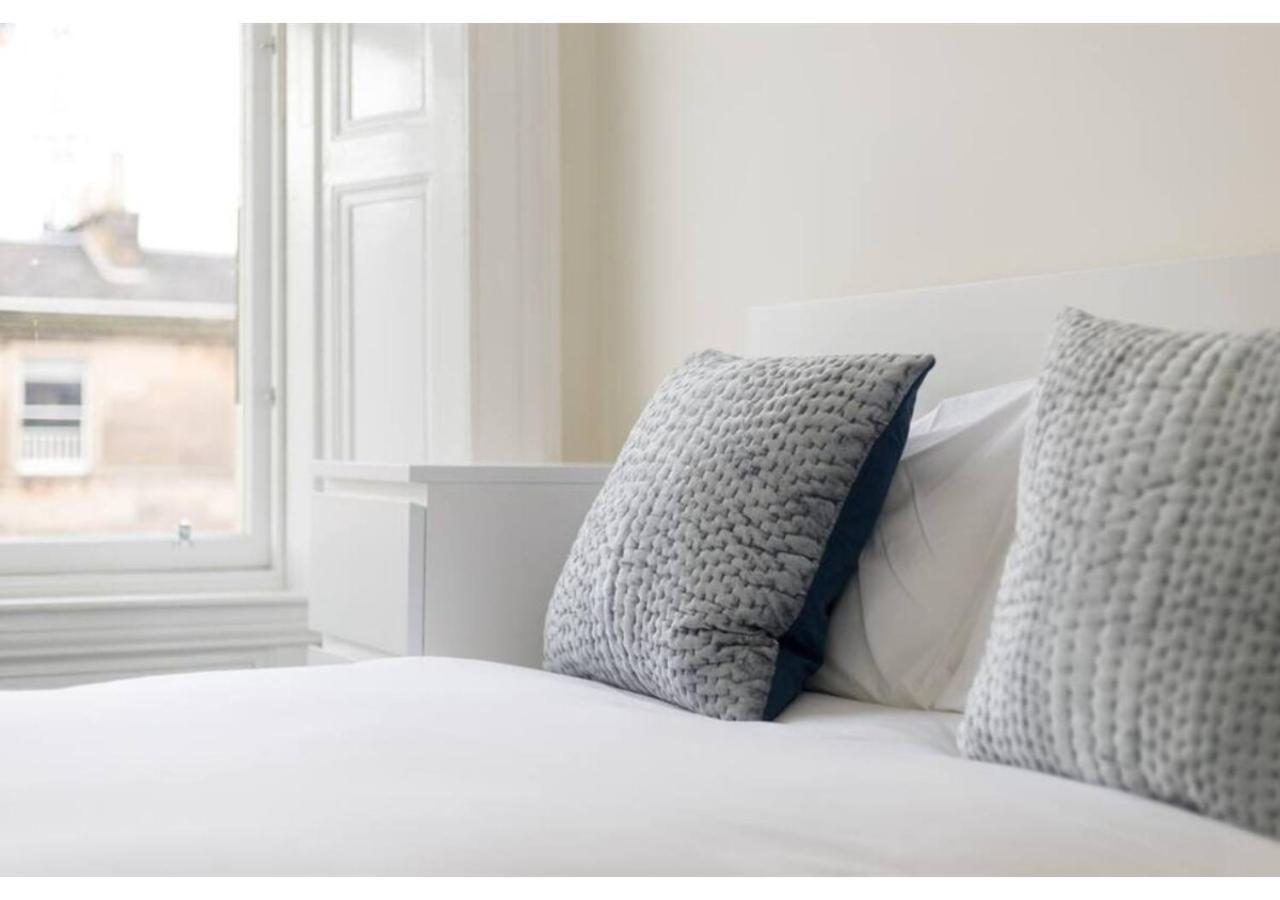 Joivy Elegant 3-bed Flat Near Castle Apartment Edinburgh