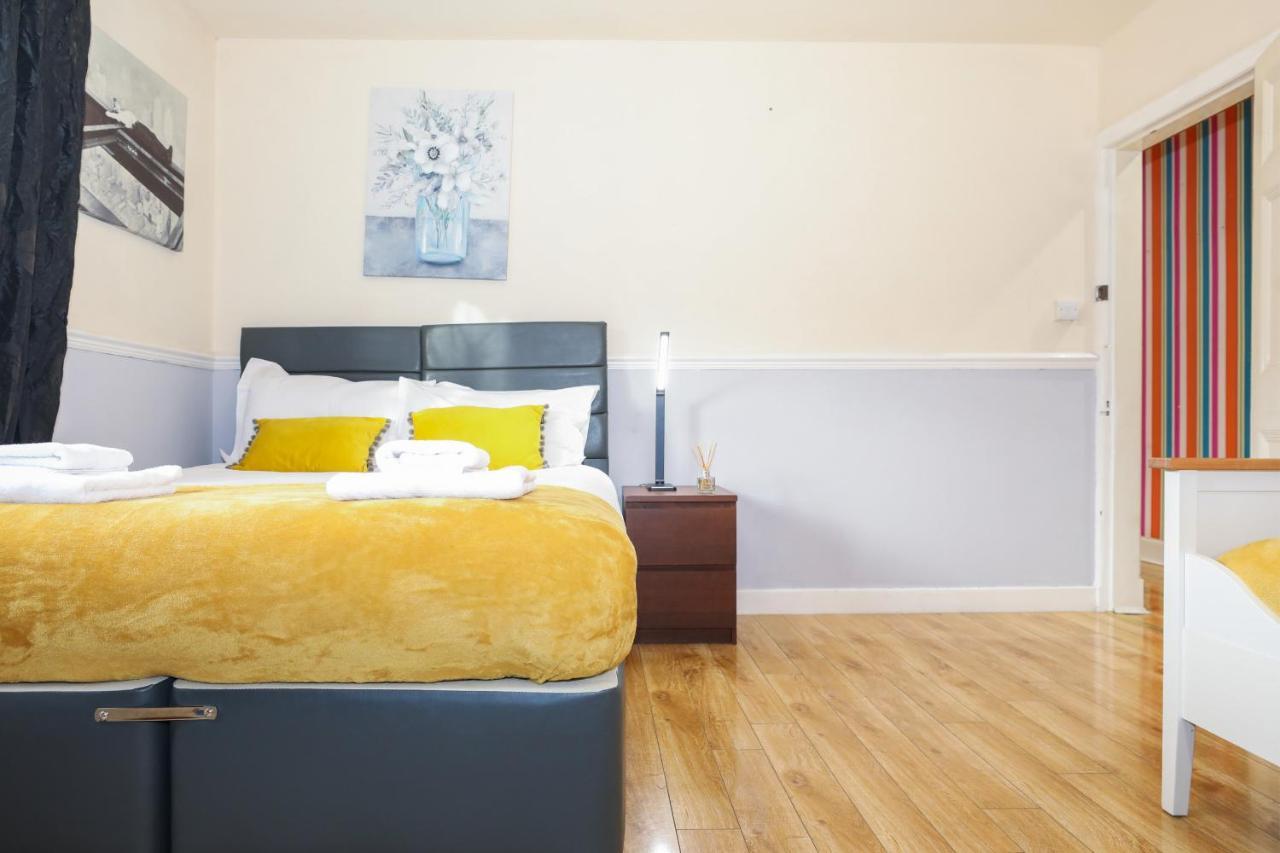 Beautiful 4 Bedroom - Free Parking EDI
