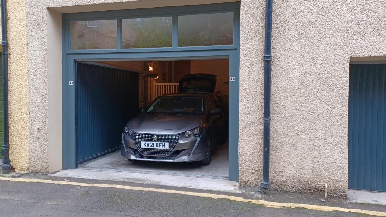 429 - New Town Hide Away With Parking * Edinburgh