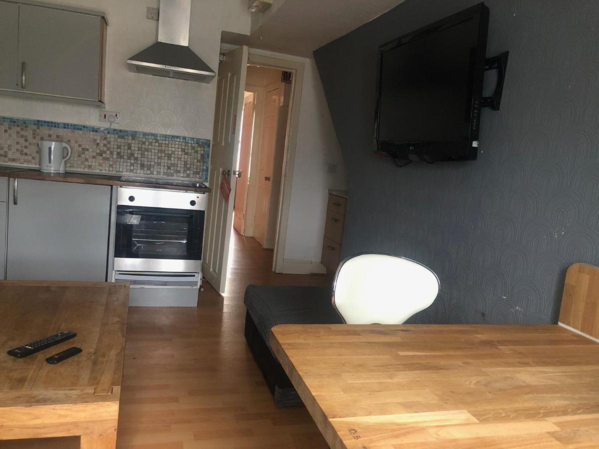 Cozy Old Town In Nicolson Street Apartment EDI