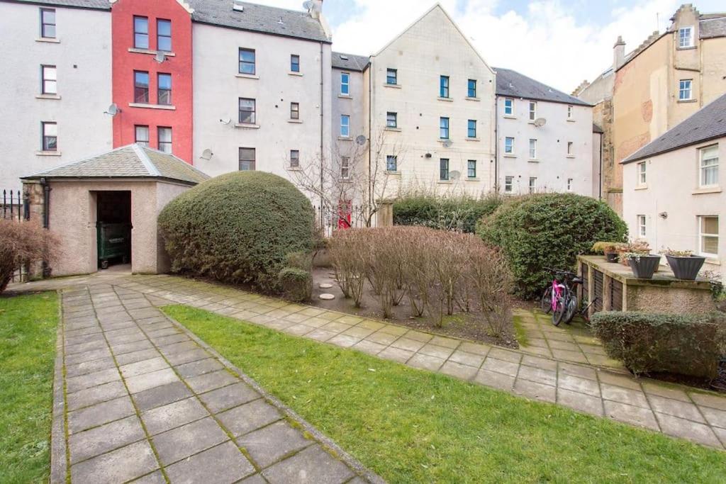 Central, Fully Equipped Flat W/parking, Leith, * Edinburgh