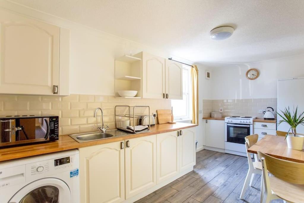 Central, Fully Equipped Flat W/parking, Leith,