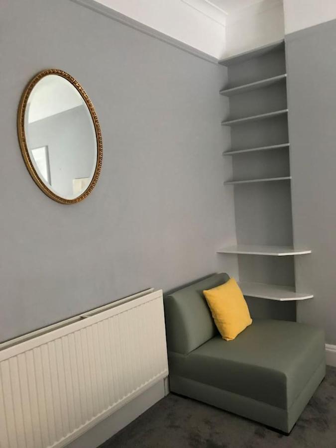 Grange Lone Entire With Two Double Beds Apartment