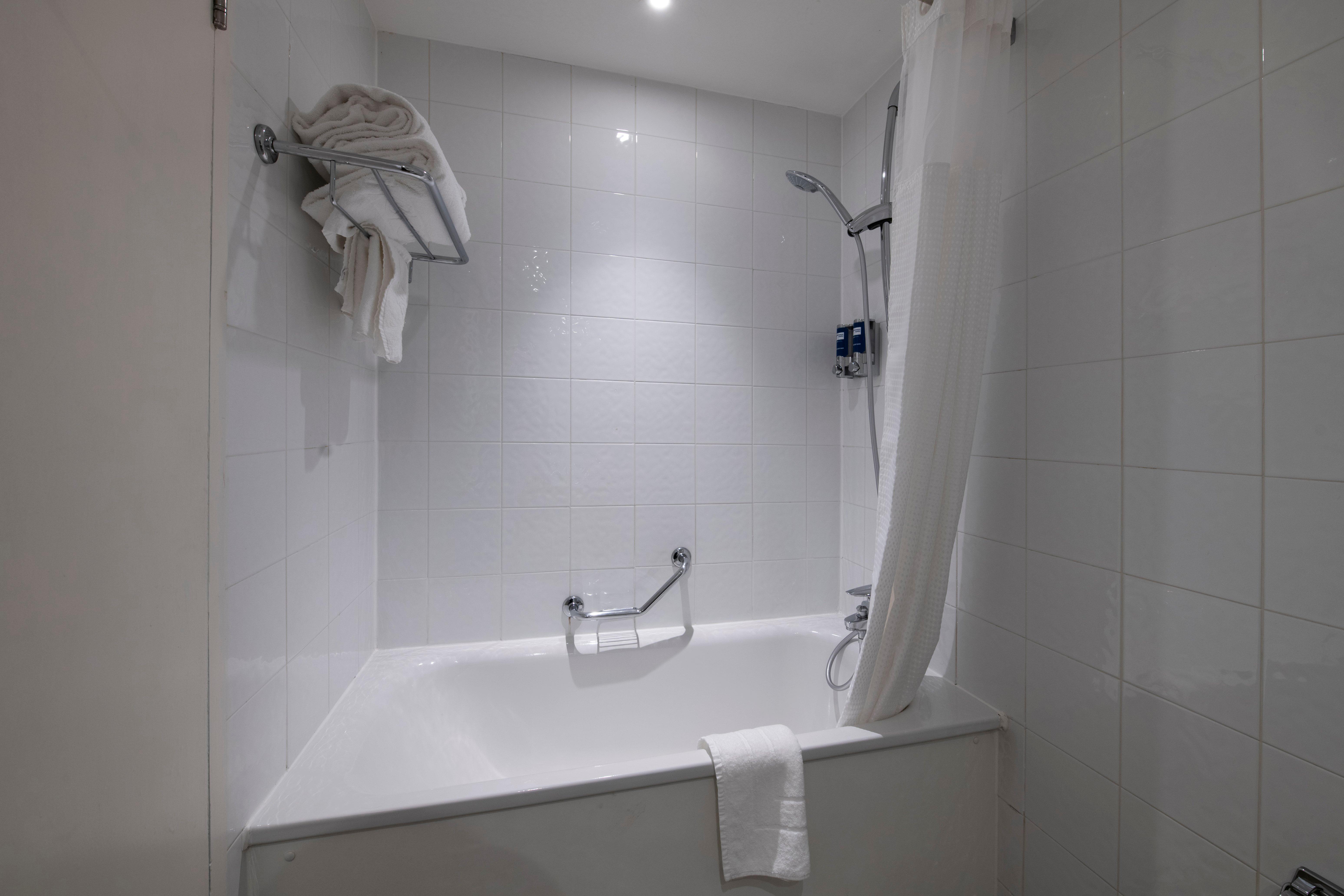 Express West By Ihg Hotel 3*