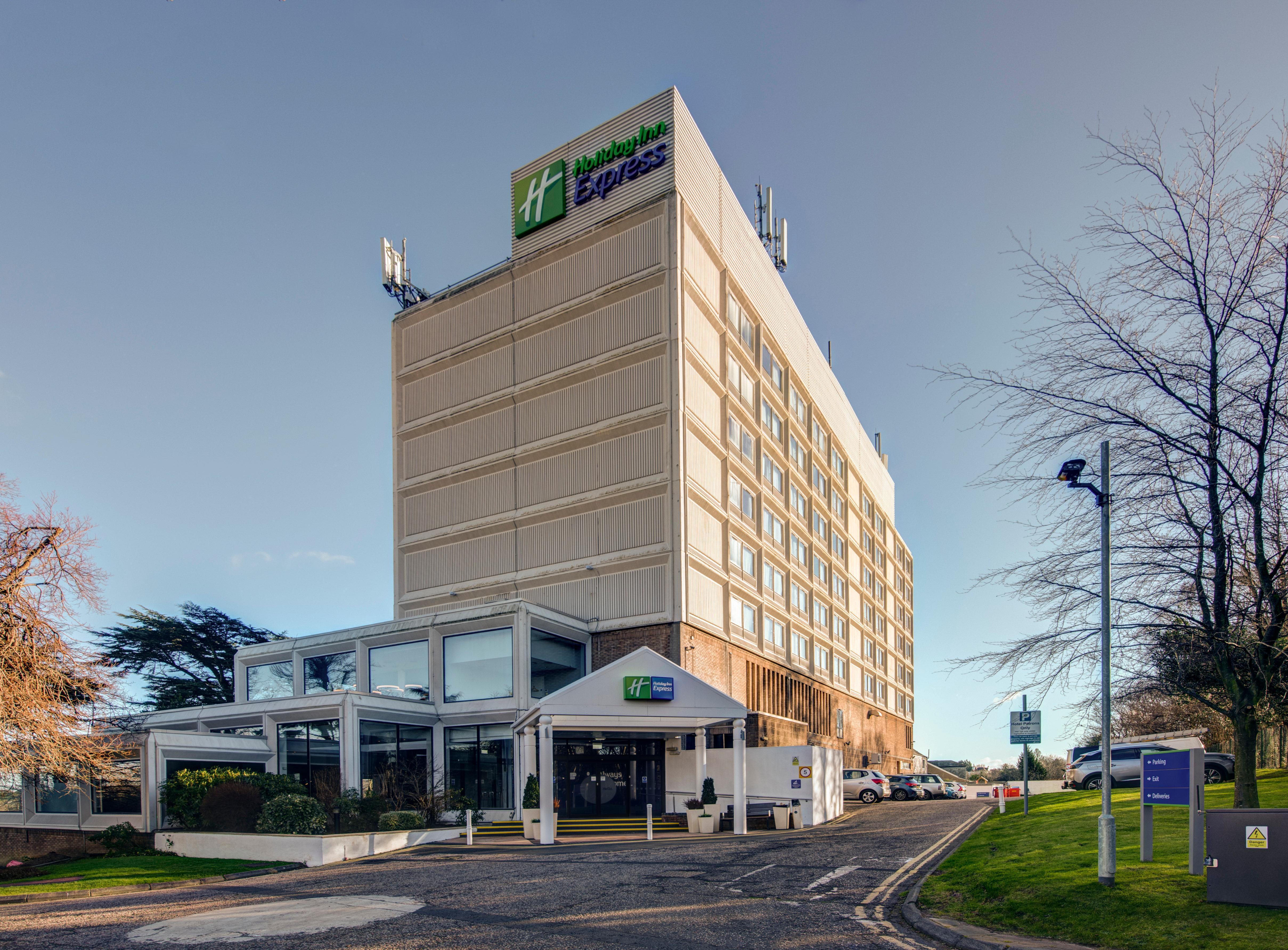 Express West By Ihg Hotel 3*