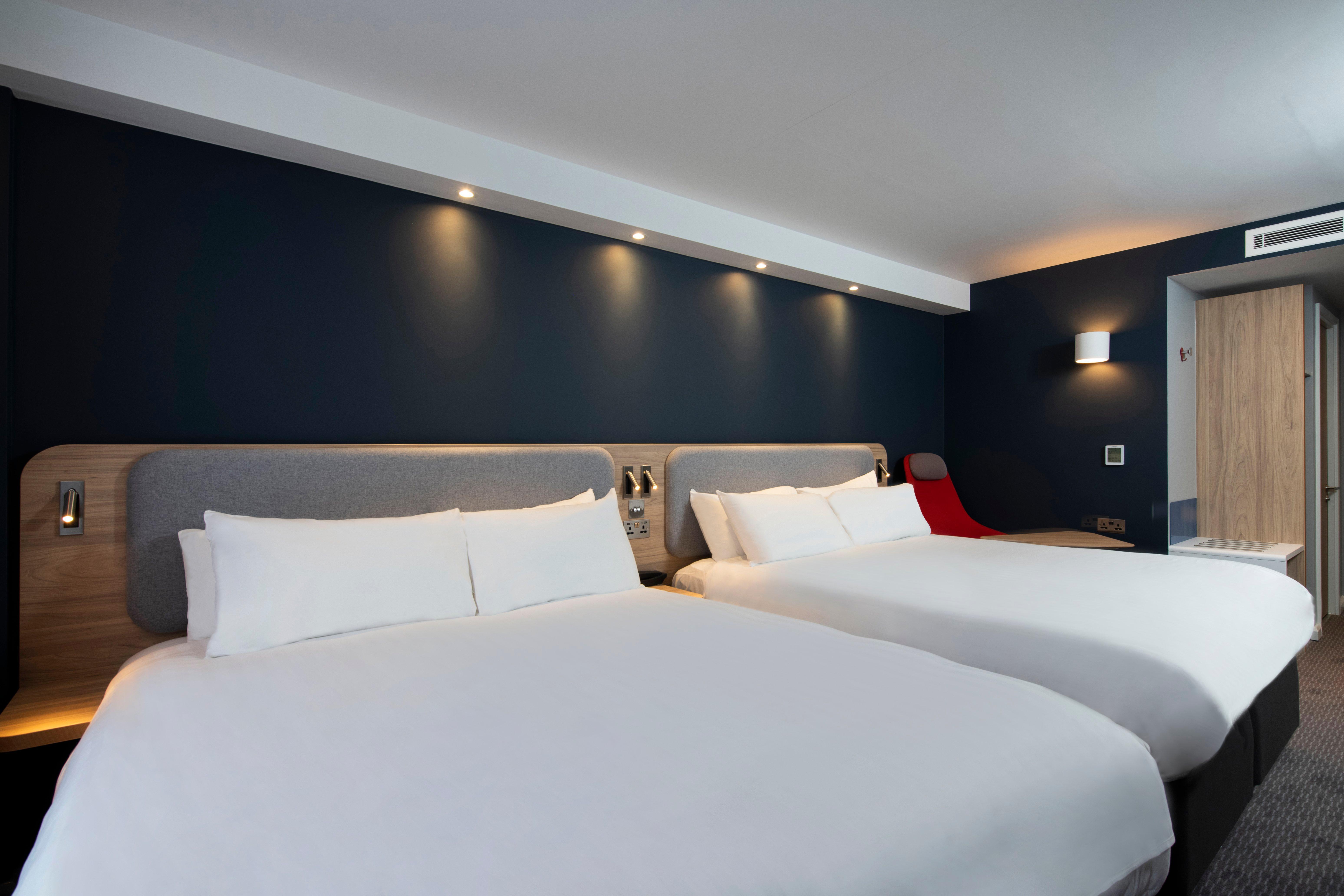 Express West By Ihg Hotel