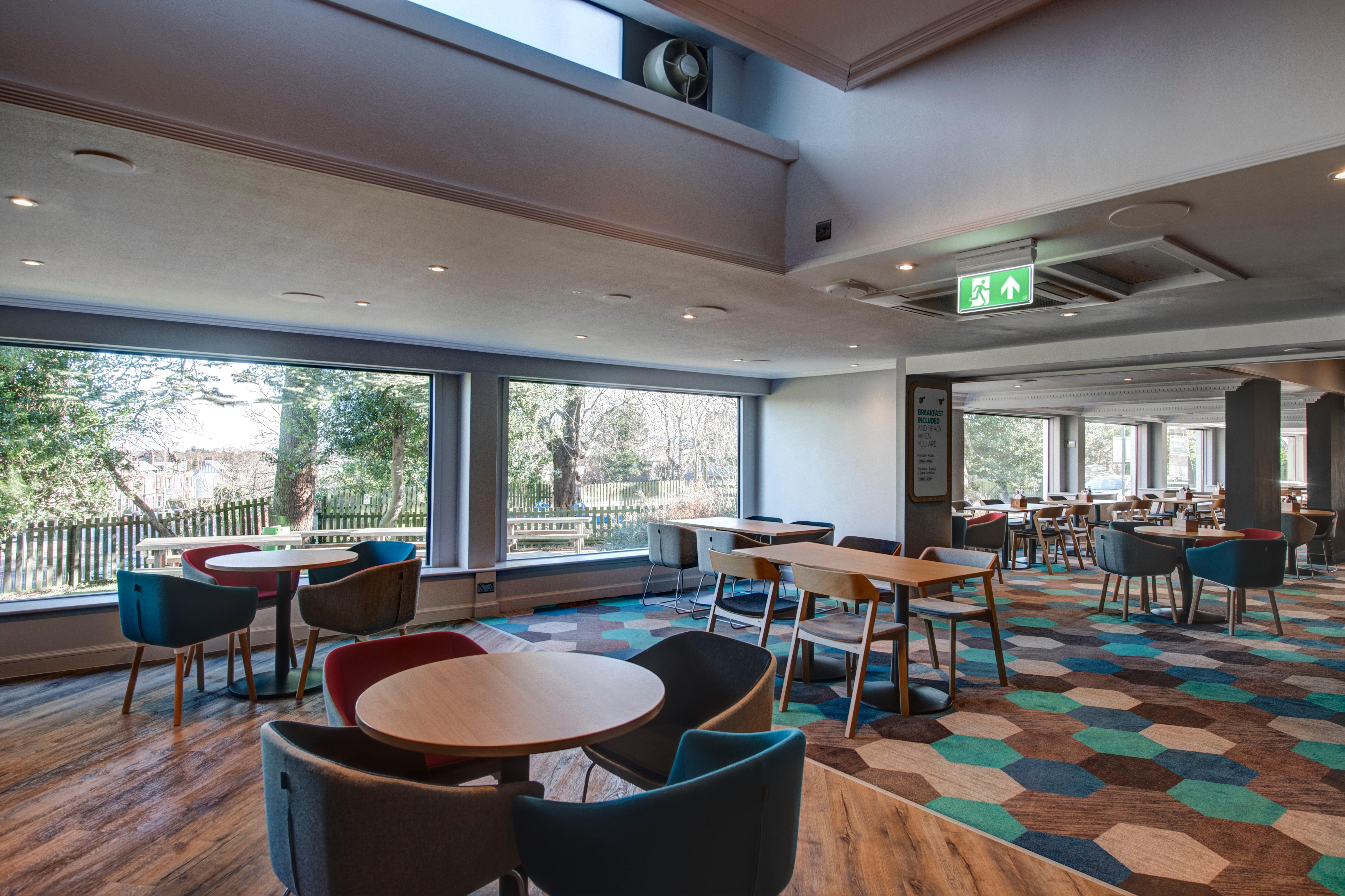 Express West By Ihg Hotel 3*