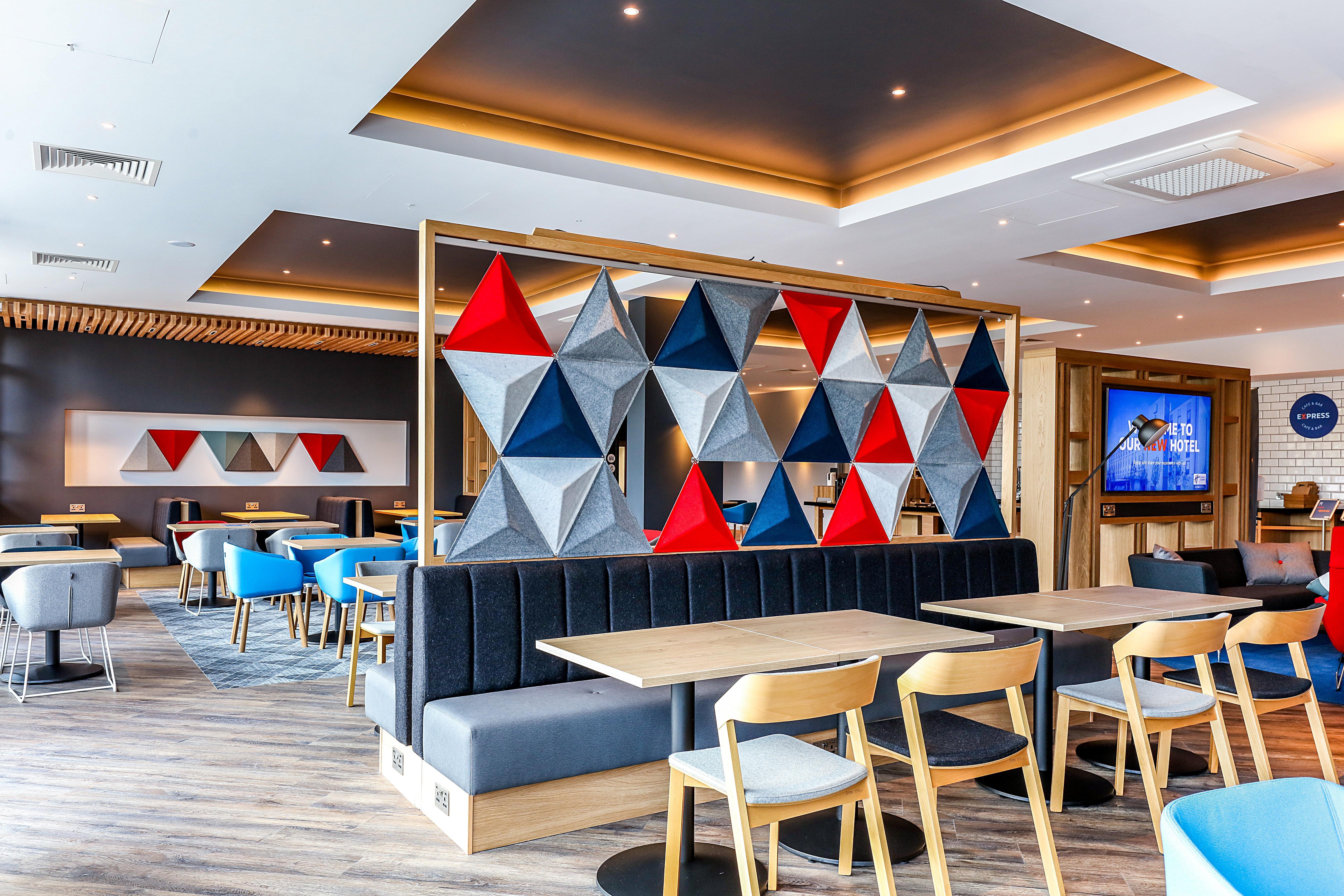 Express West By Ihg Hotel