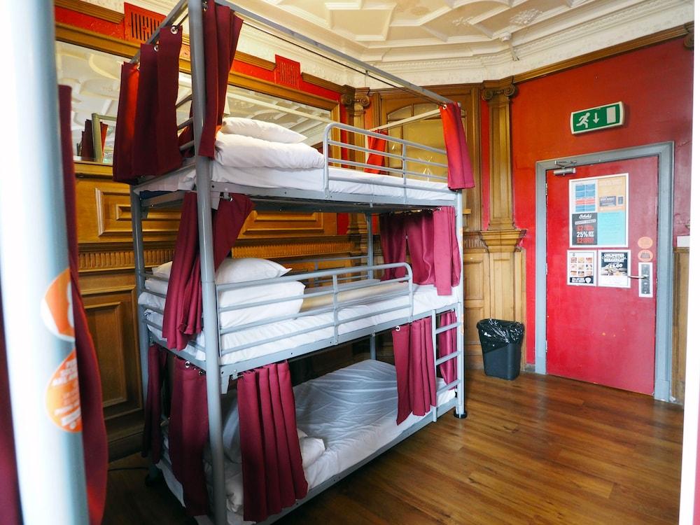 St Christophers 2* Edinburgh
