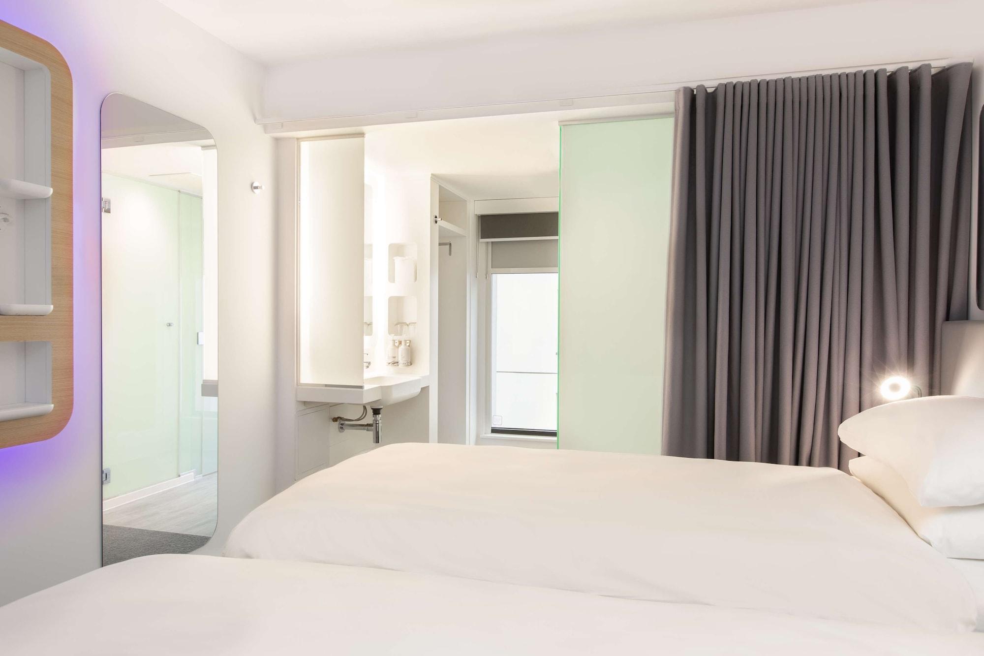 Yotel 4*