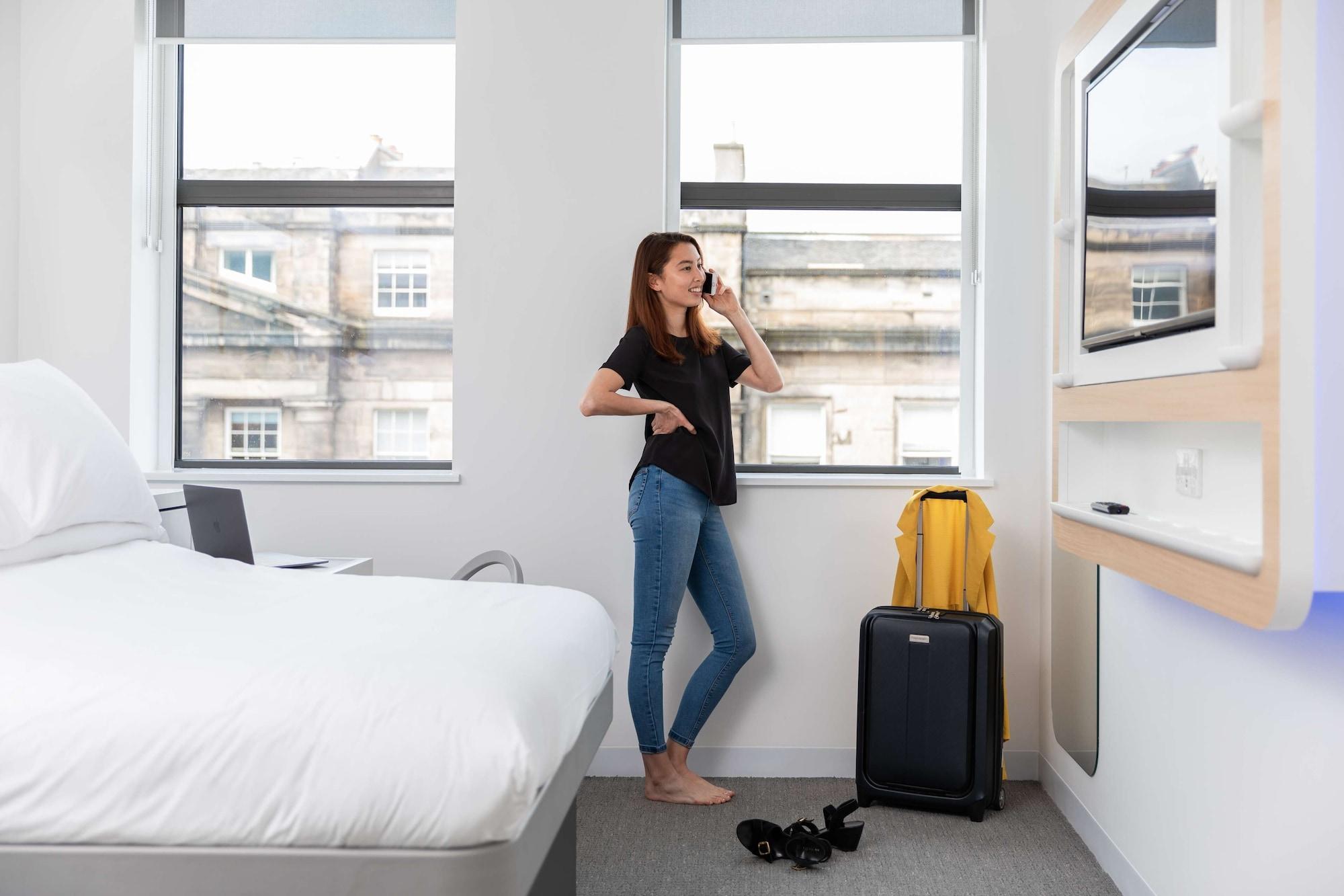 Yotel 4*