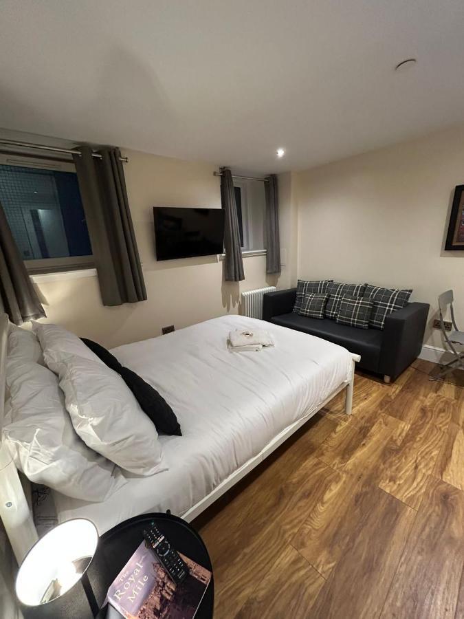 Modern Double With Sofa Privatunterkunft *