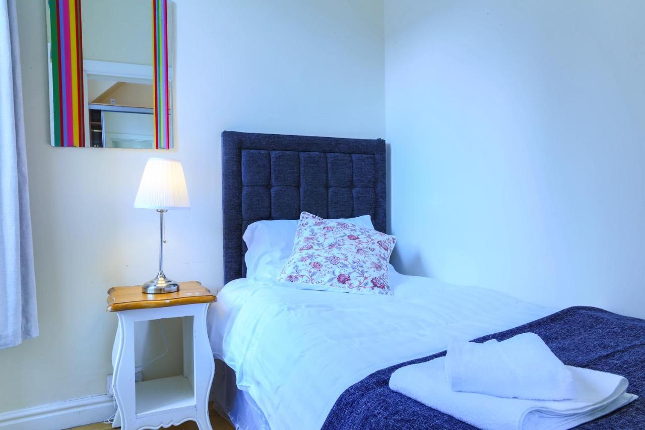 Apartment 1 Minute From Royal Mile, Large 5 Bed *