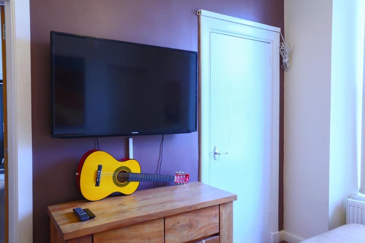 1 Minute From Royal Mile, Large 5 Bed *