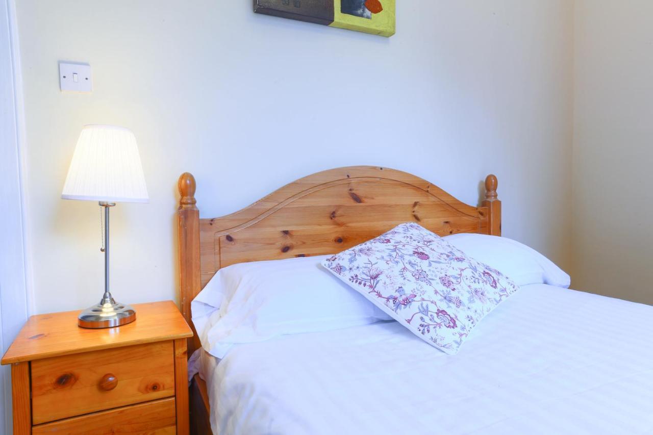 1 Minute From Royal Mile, Large 5 Bed Apartment