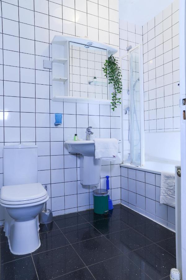 1 Minute From Royal Mile, Large 5 Bed Edinburgh