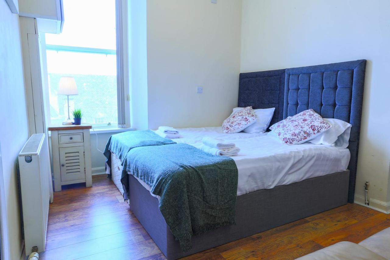 1 Minute From Royal Mile, Large 5 Bed