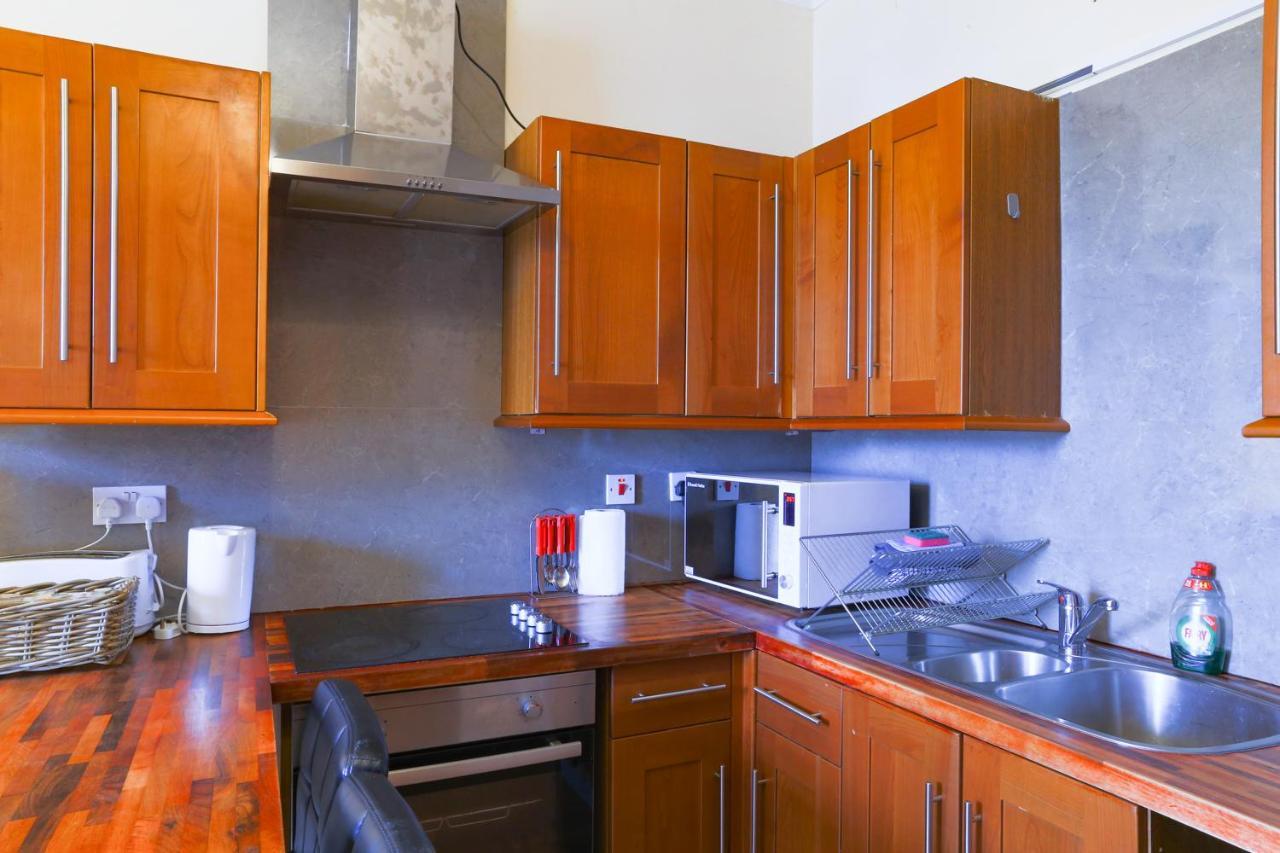1 Minute From Royal Mile, Large 5 Bed *