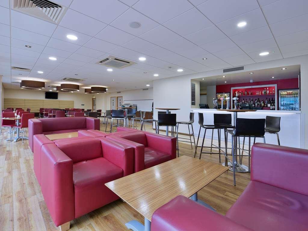 Travelodge Airport Hotel