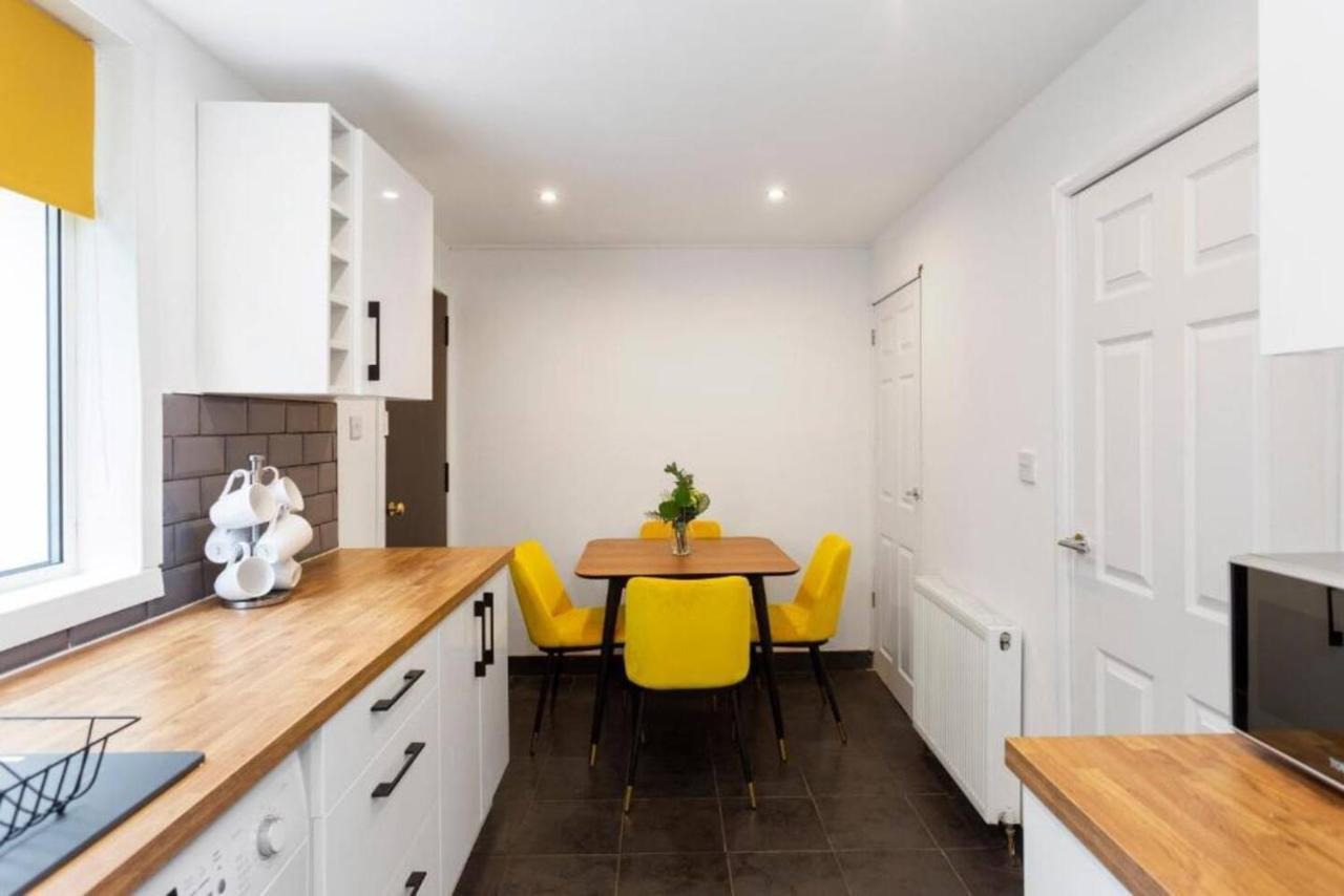 Boutique 3 Bed House - Parking - Garden * Edinburgh