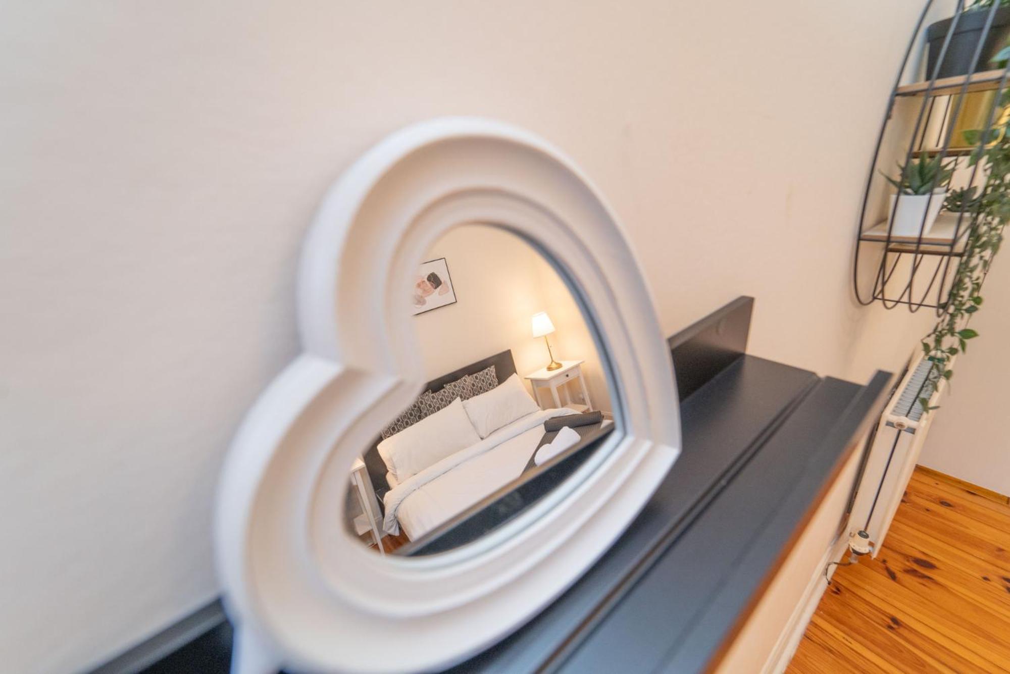 Large Corner Apartment Edinburgh
