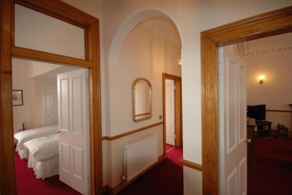 Apartment Lovely 2 Bed Flat Located Next To Castle Edinburgh