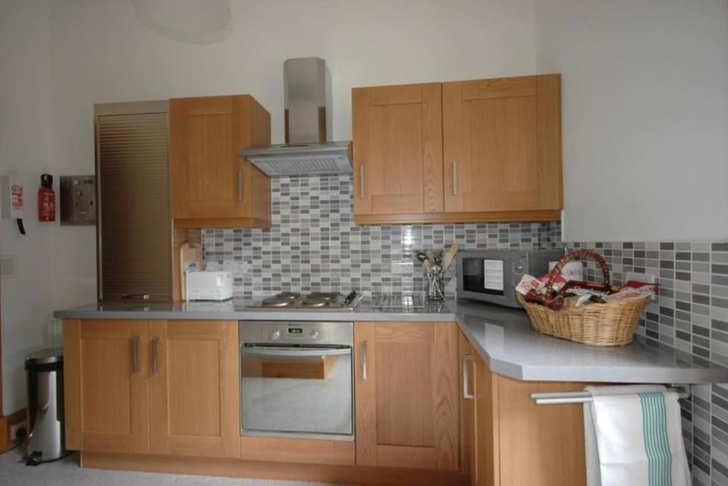 Lovely 2 Bed Flat Located Next To Castle Apartment Edinburgh